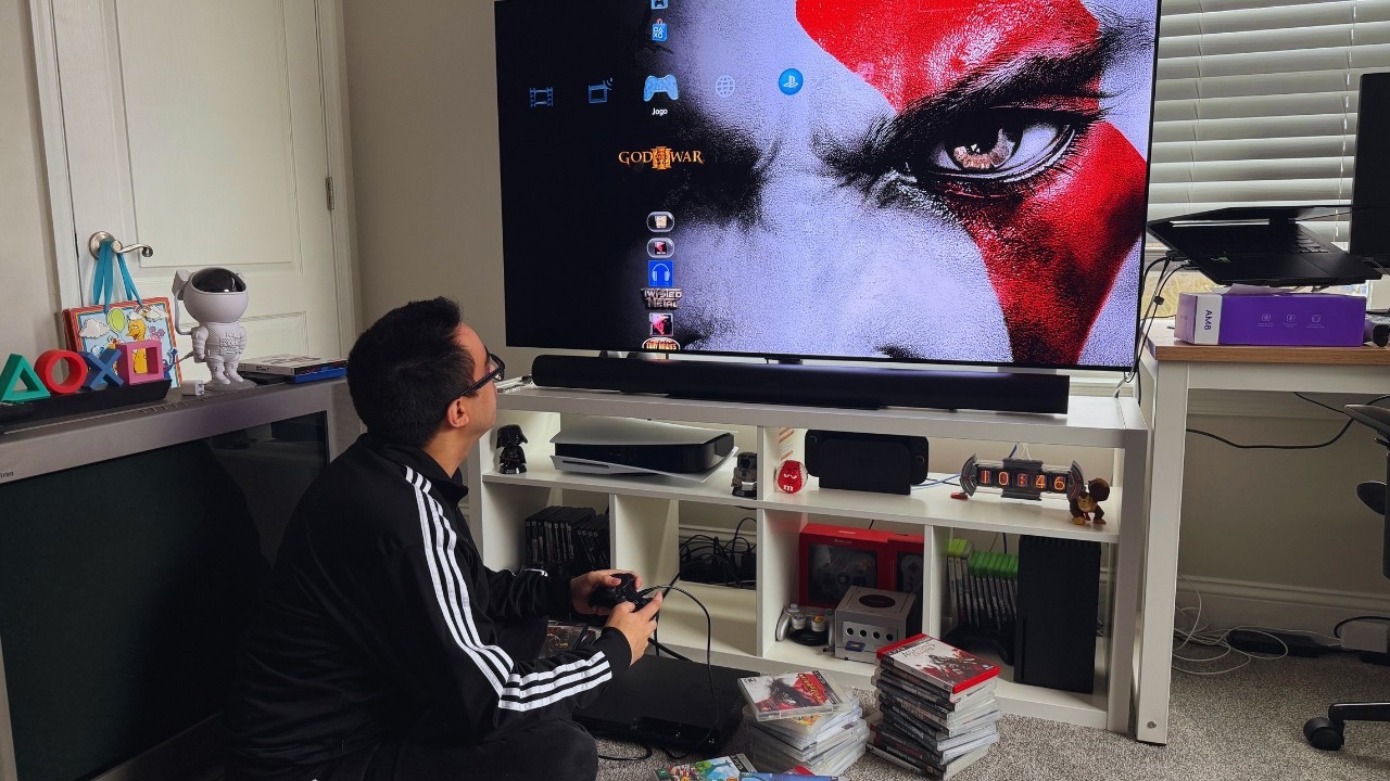 Играю в God of War 3 на OLED-телевизоре &mdash; выглядит невероятно!