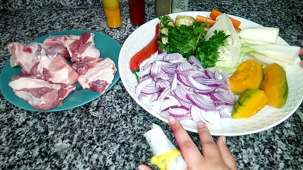 أحسن طريقة باش تحضري الكسكس🍚 بلحم🍖 الإبل(الجمل) 🐪 تابعوا معي👉