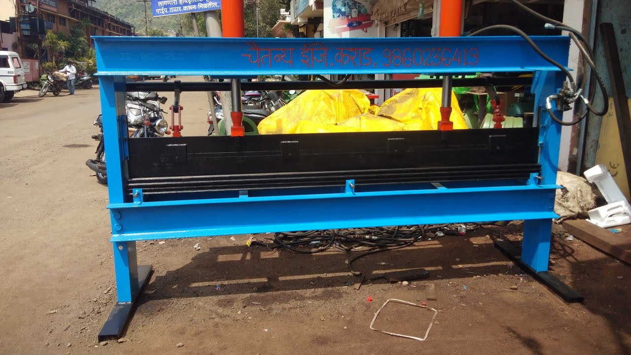 Sheet bending machine