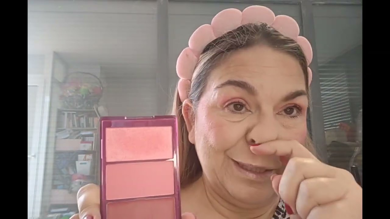 MAQUILLAJE ROSA MAS LABIOS CARAMELO💄
