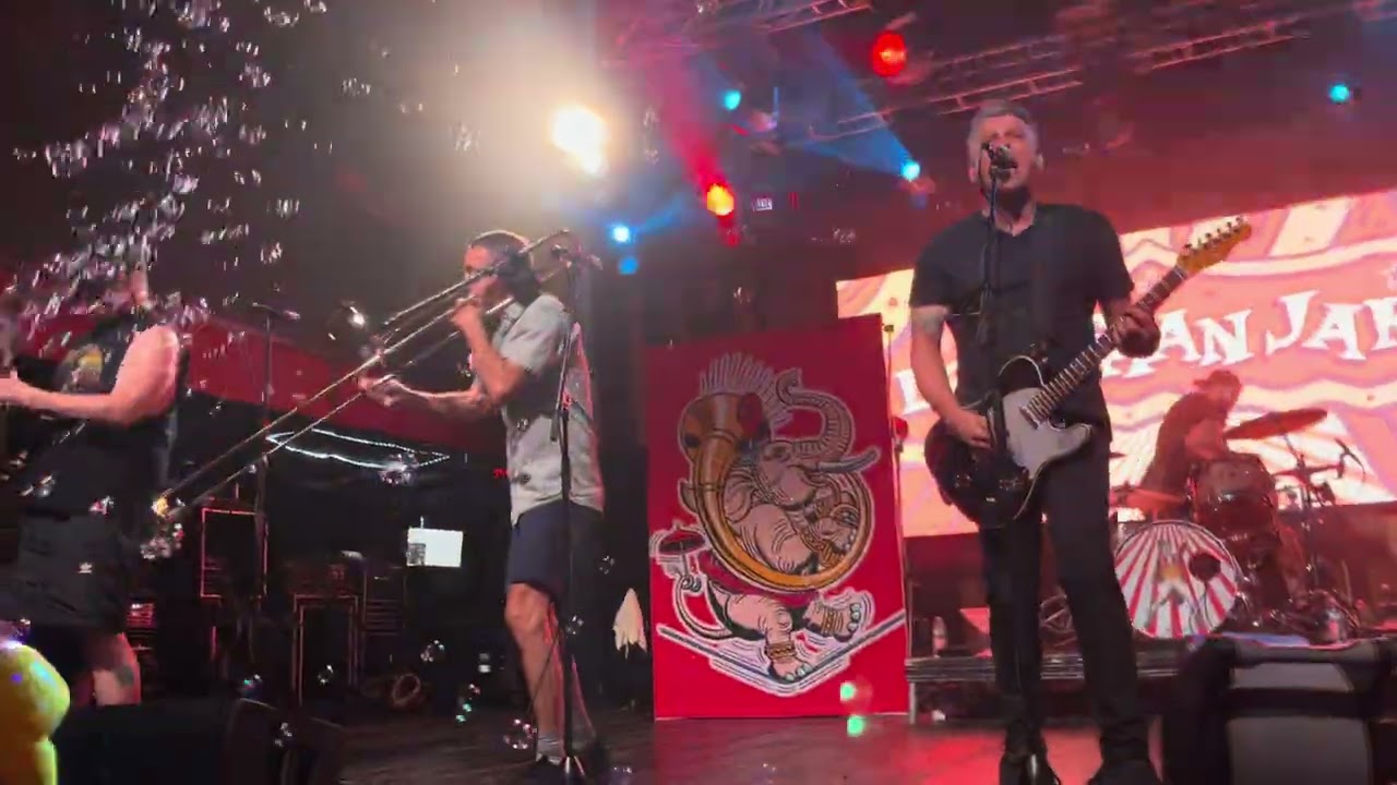 Less Than Jake - Johnny Quest Thinks We’re Sellouts 