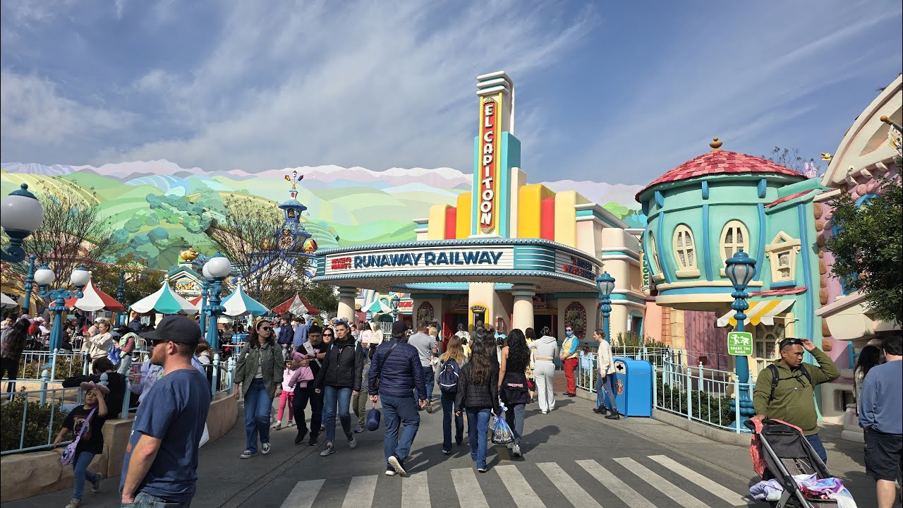 Mickey & Minnie's Runaway Railway - Disneyland - 01.31.2025