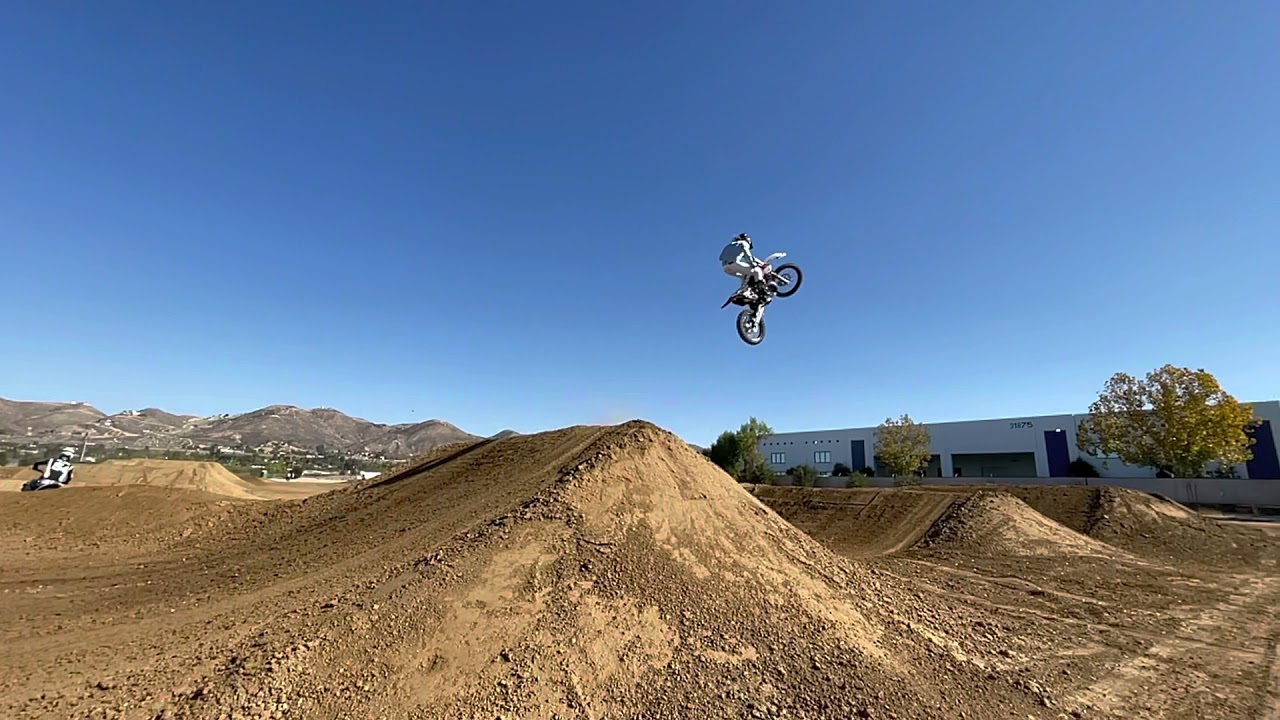 125 supercross day 1
