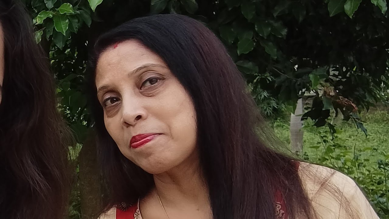 সে যেনো আমার পাশে আজও বসে আছে
