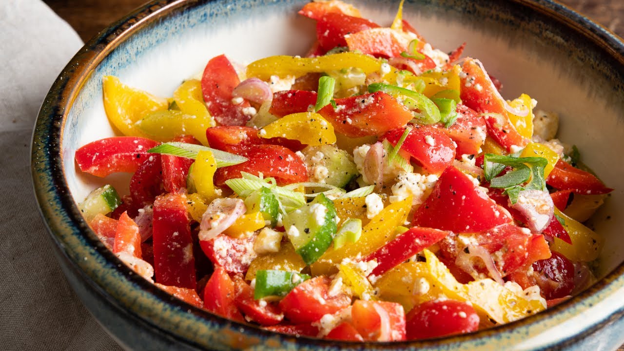 Bunter Paprikasalat mit Feta in 5 Minuten