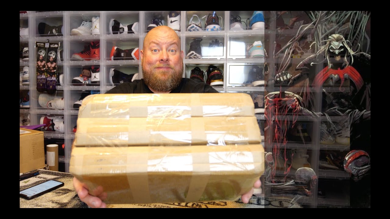 Opening a $90 Comic Book Mystery Box + Hunting for Venom #3 1st Knull
