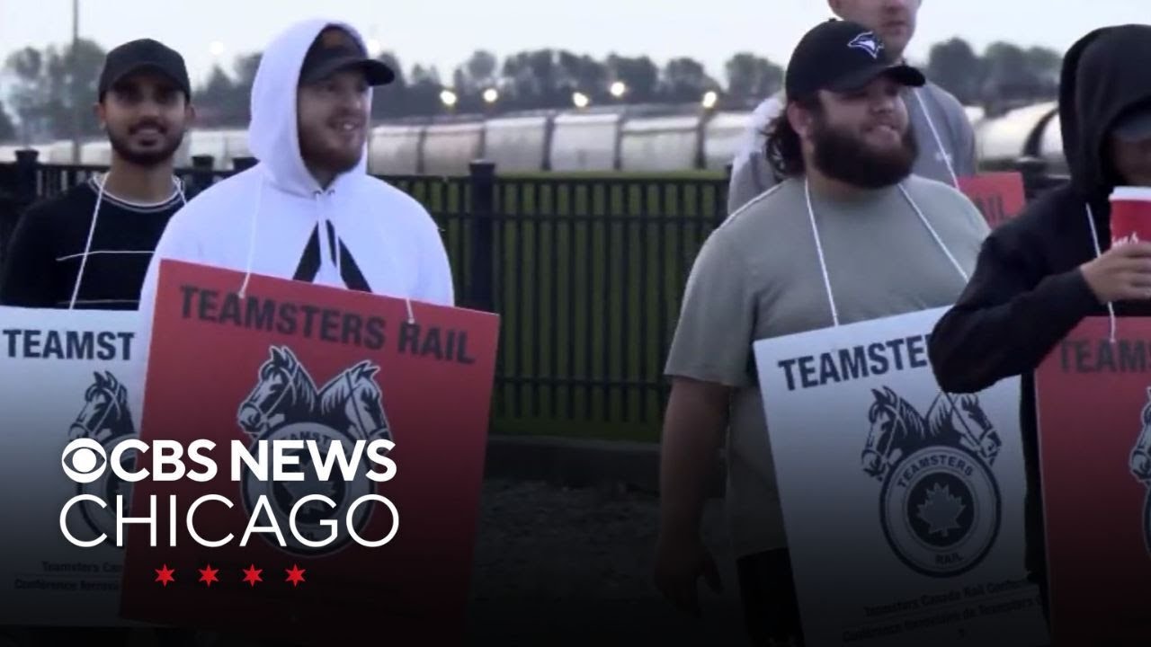 Canada’s 2 major freight railroads lock out union workers amid contract dispute