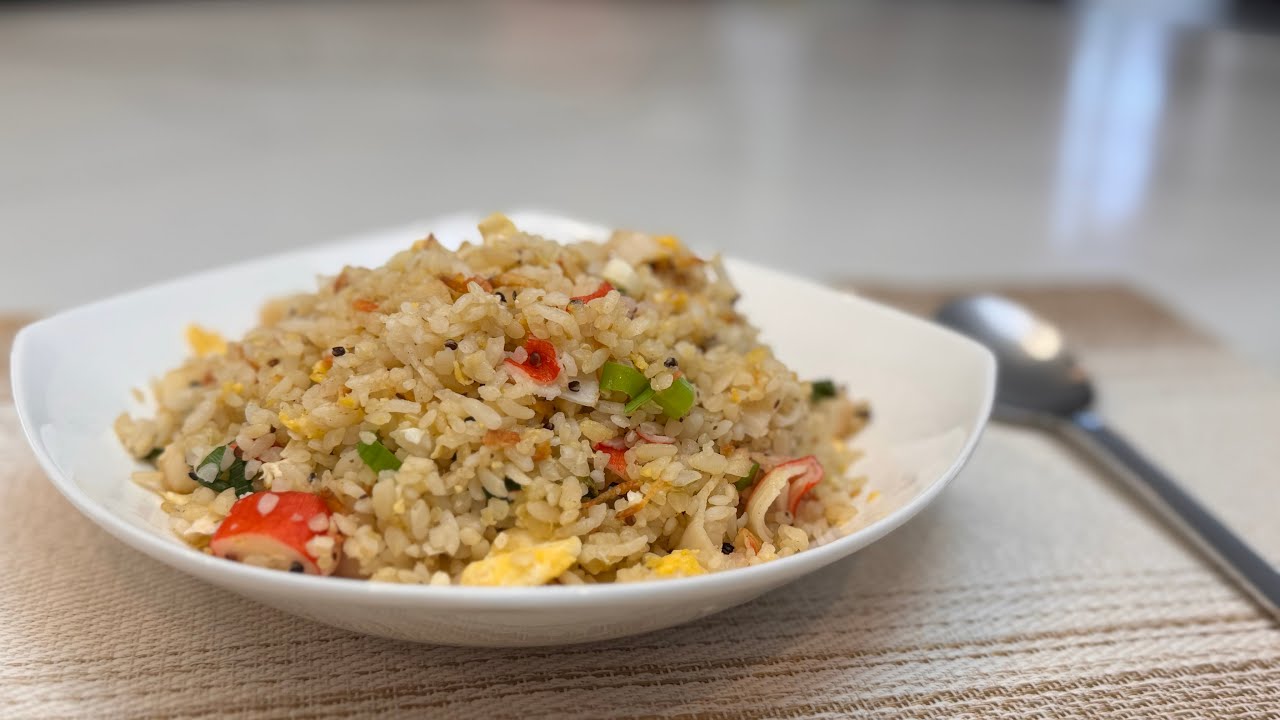 How to Make Japanese Crab Stick Fried Rice 🦀🍚