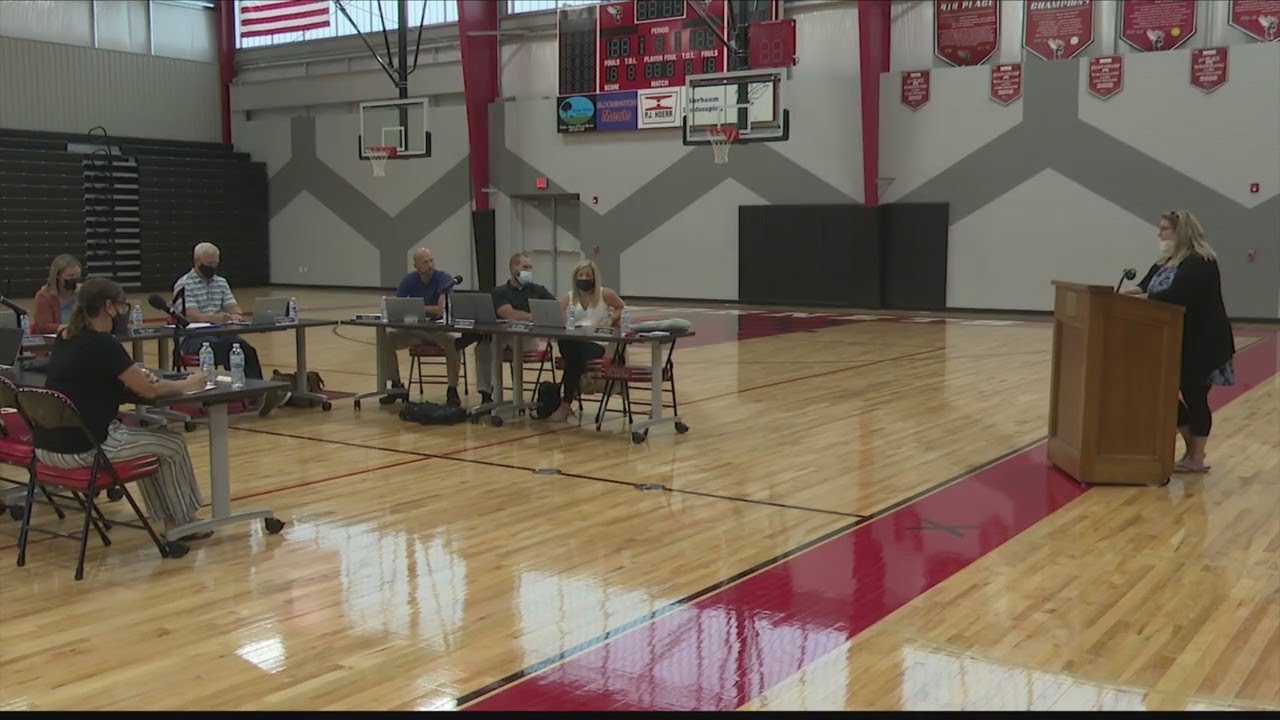 Heyworth school district to require masks, cite 'too much risk' to defy Governor