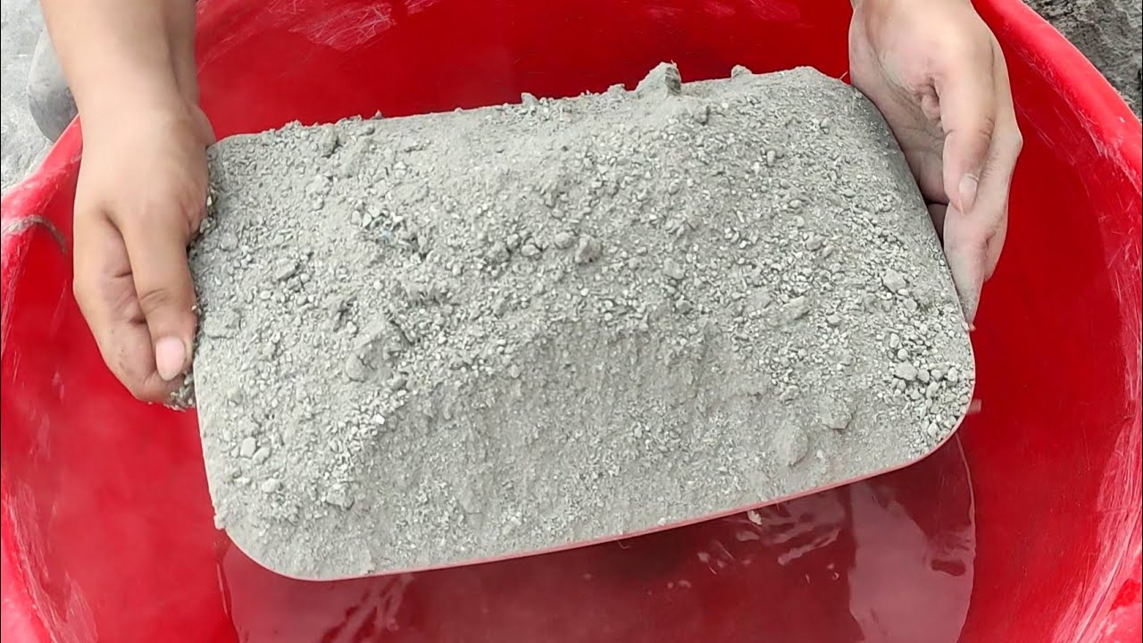 ASMR: extra dusty crispy grainy sand pouring+crumbling in of water+mixing🤤/oddlysatifying