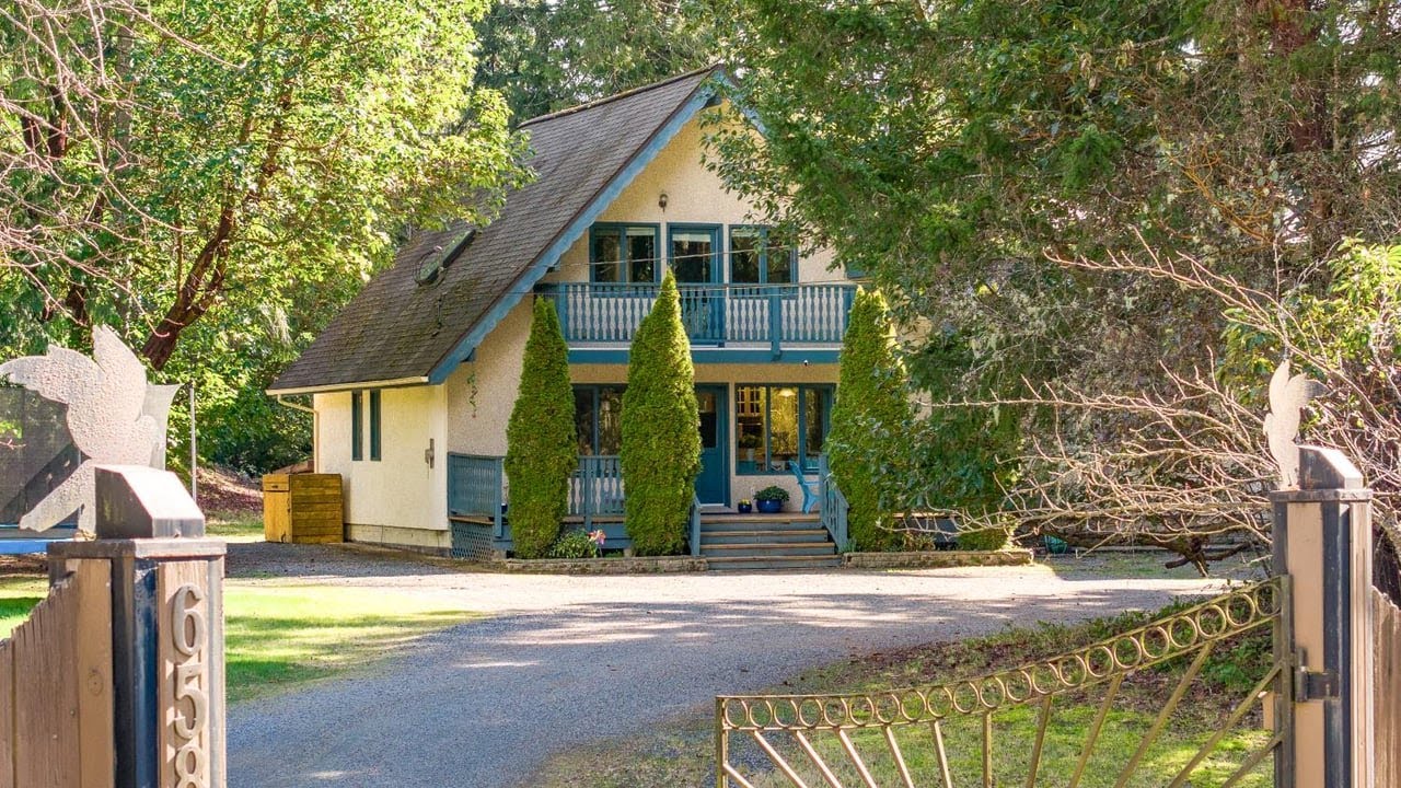 6580 Phantom Rd, Lantzville, BC