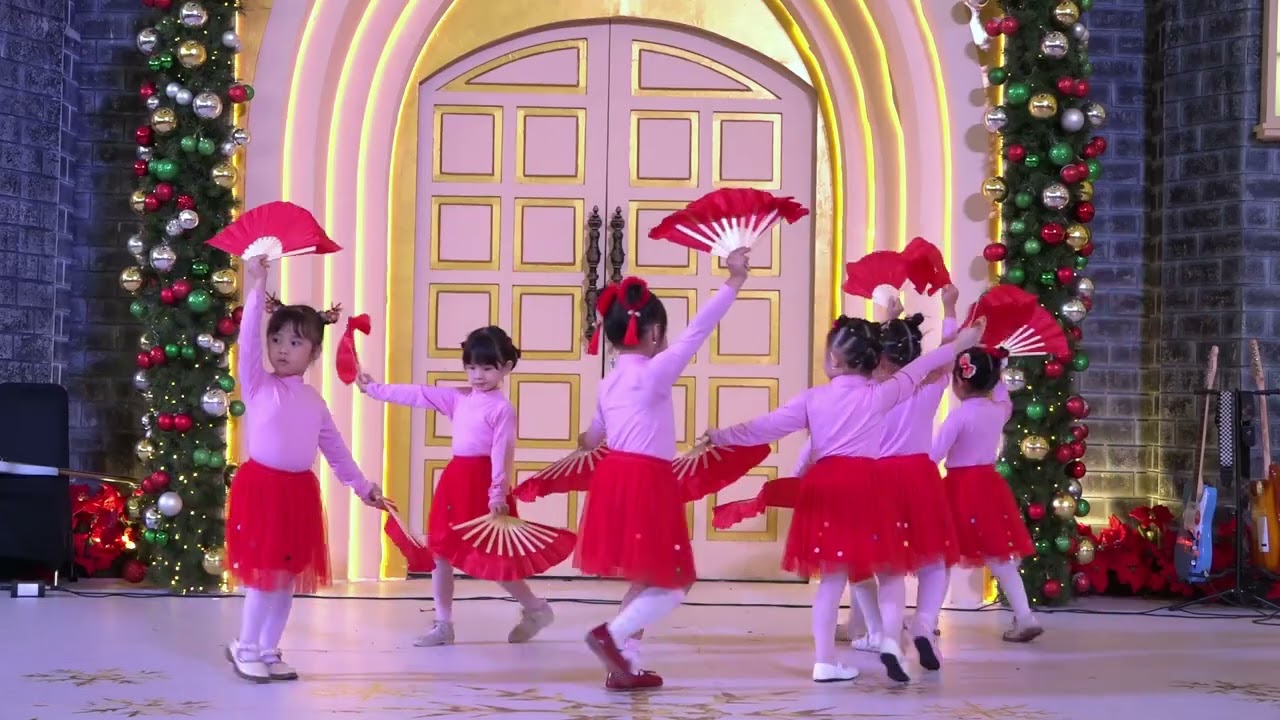 Sukses Abadi School- Happy Day 2026- FAN dance by Kindergarten