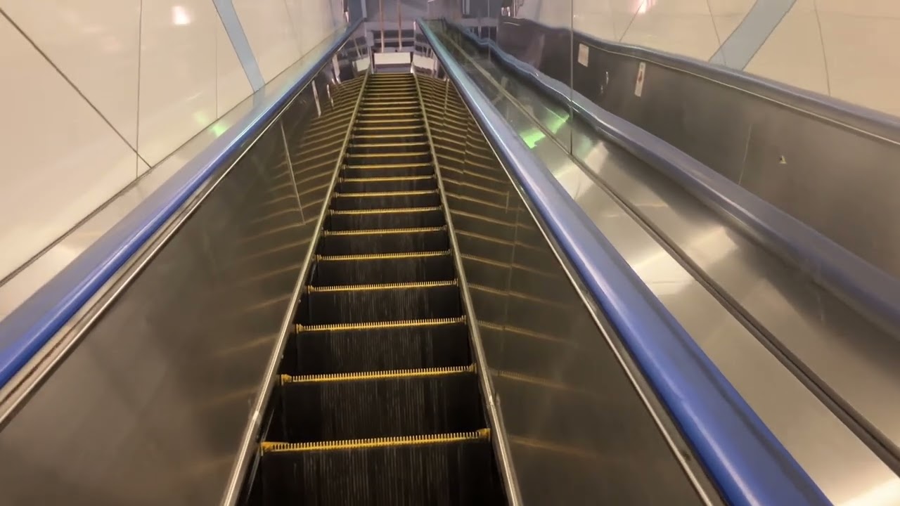 【日立】6X エスカレーター　岸和田駅 6X escalator Kishiwada station Nankai line Osaka Japan