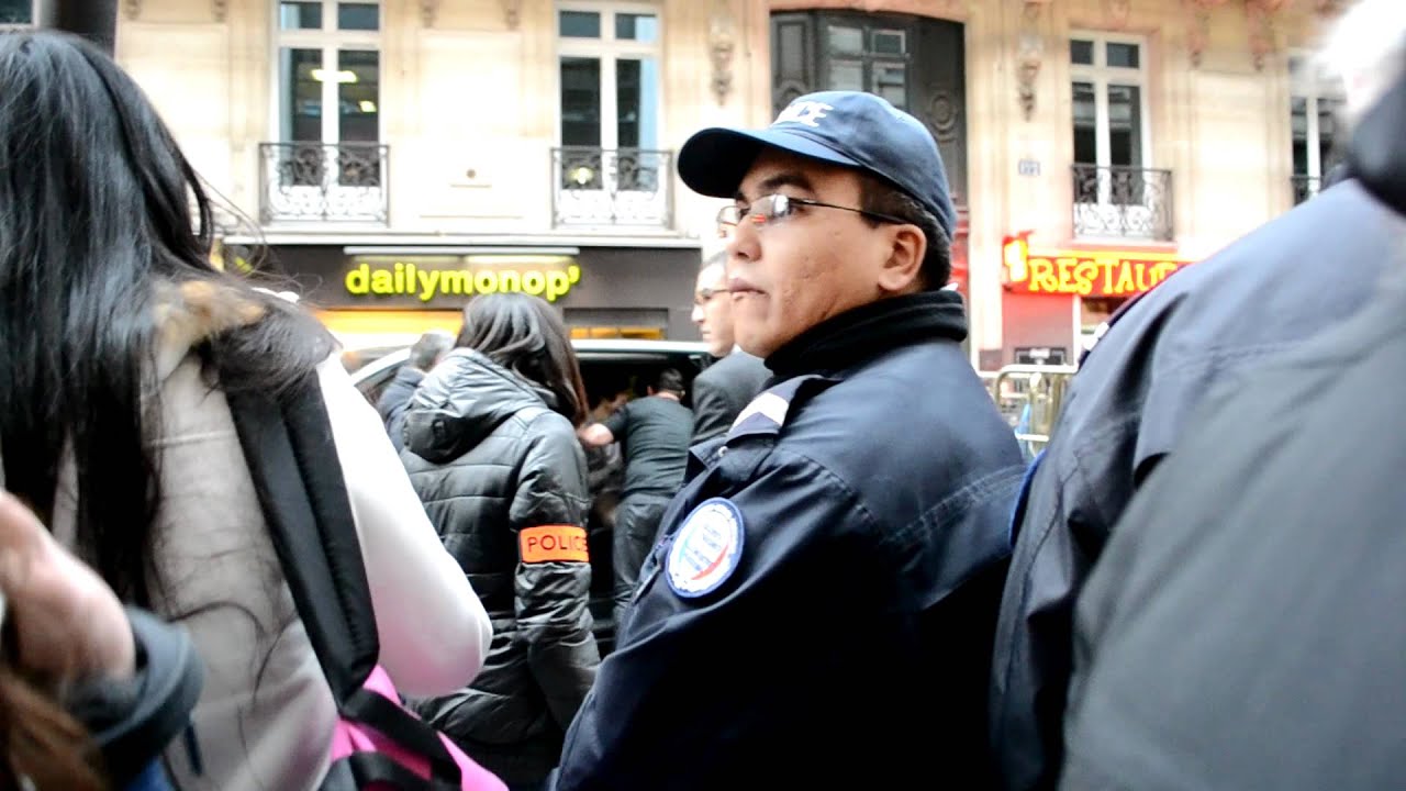 One Direction arriving to a signing session @Paris