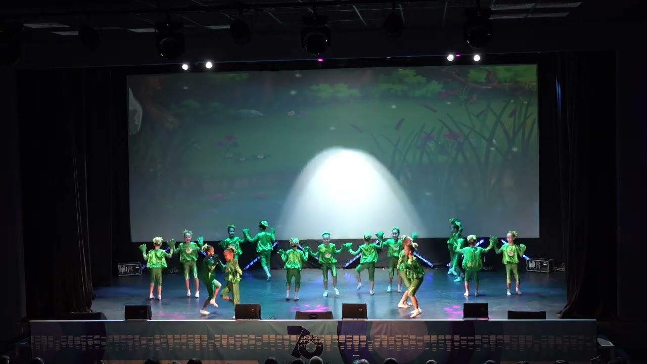 Отчётный концерт образцового ансамбля народного танца  