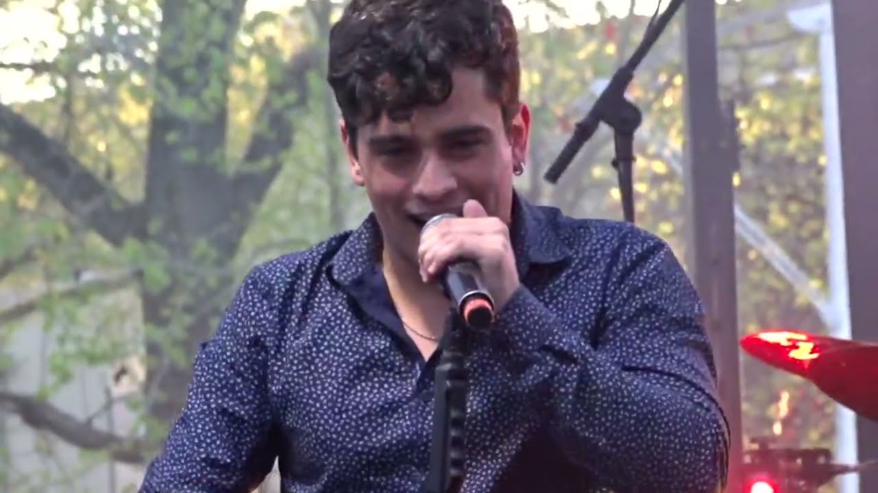 Nico Ruiz en CONCIERTO UDEC //Trouble, Buona Sera, Corazón Rocoso y Can't help falling in love