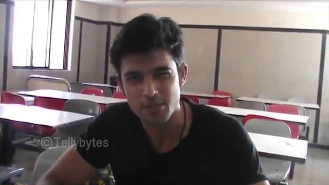 Parth Samthan aka Manik of Kaisi Yeh Yaariyan recieves gifts from fans PART 3