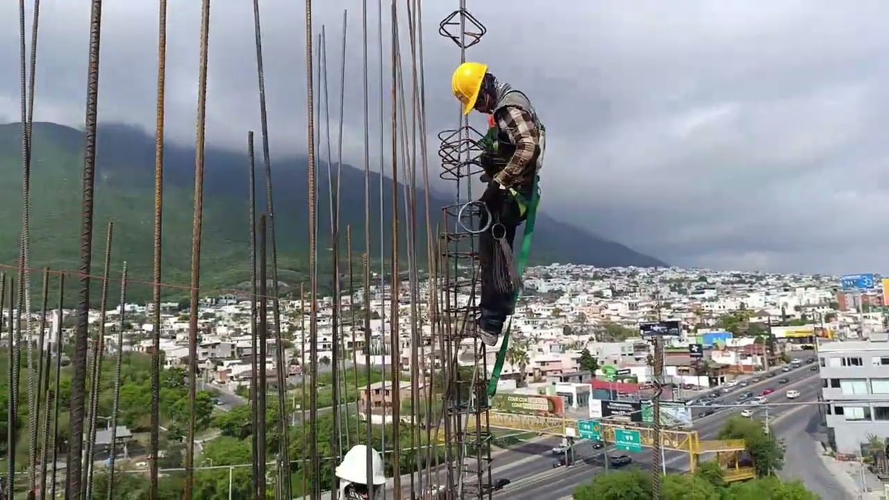 Fierreros en losa de avance...