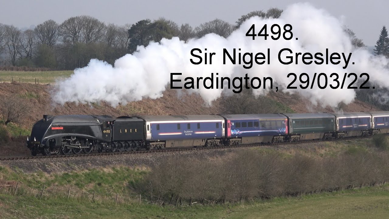 Bostin shot!! 4498 Sir Nigel Gresley, Eardington, 29/03/22. (and a couple of horses)