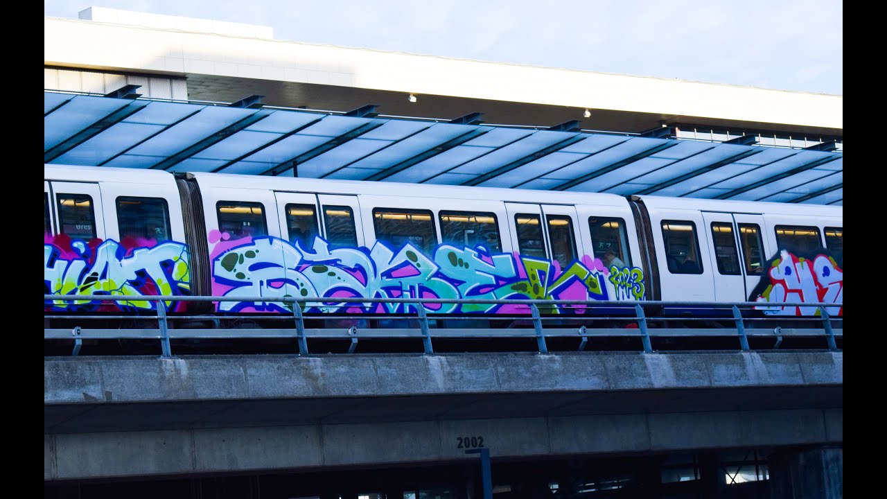 Running under Copenhagen 4 (metro)