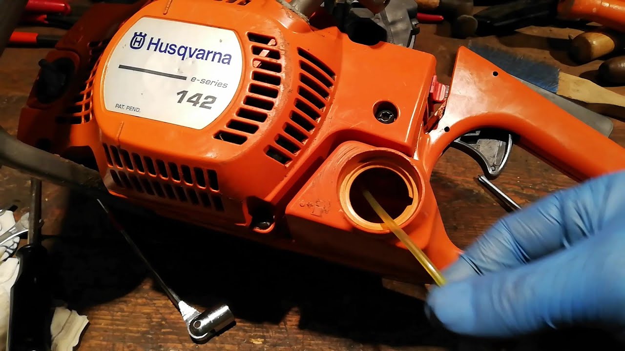 FIXING A Husqvarna 142 Chainsaw, Fuel Line + Carburetor Repair