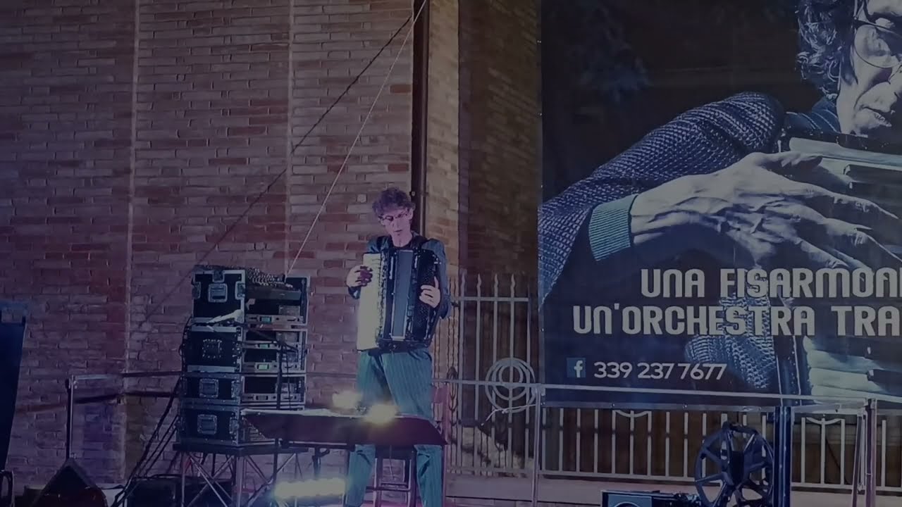 Diego Trivellini a Castelvecchio: 101 strumenti, un' orchestra in una fisarmonica by TSK