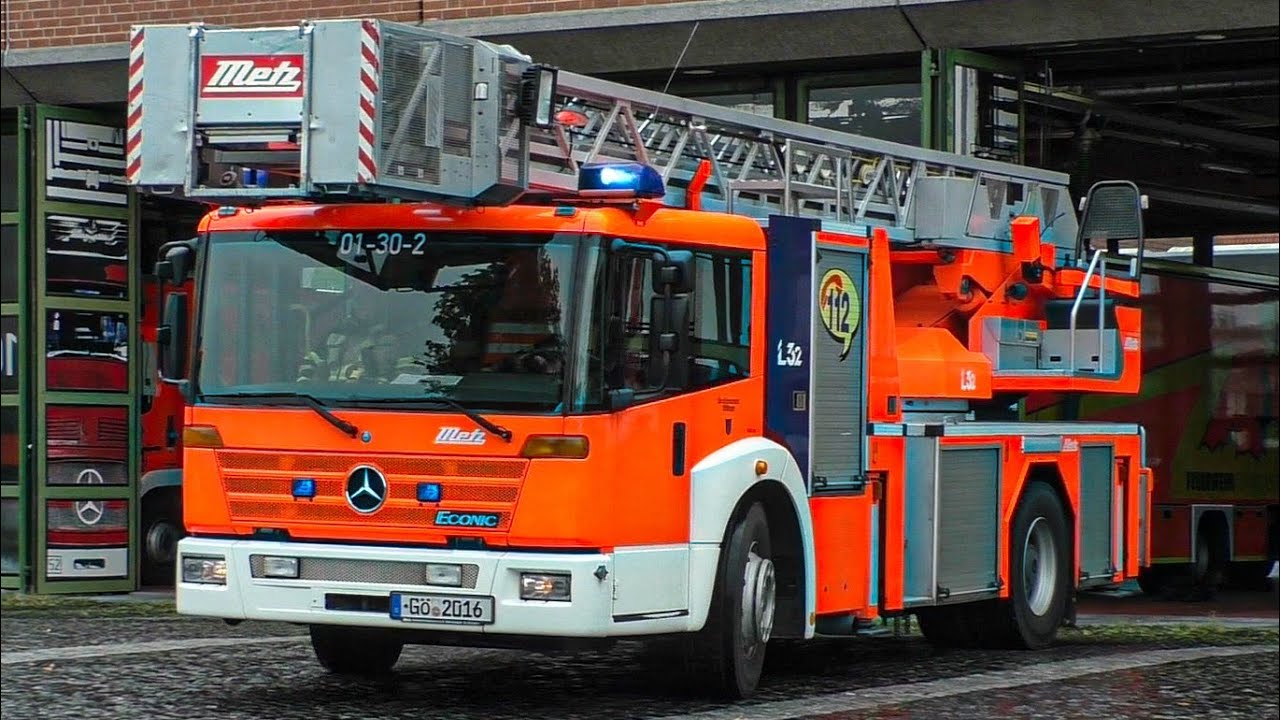 [Göttingen] Econic Reserve-Löschzug + Rettungsdienst auf Einsatzfahrt