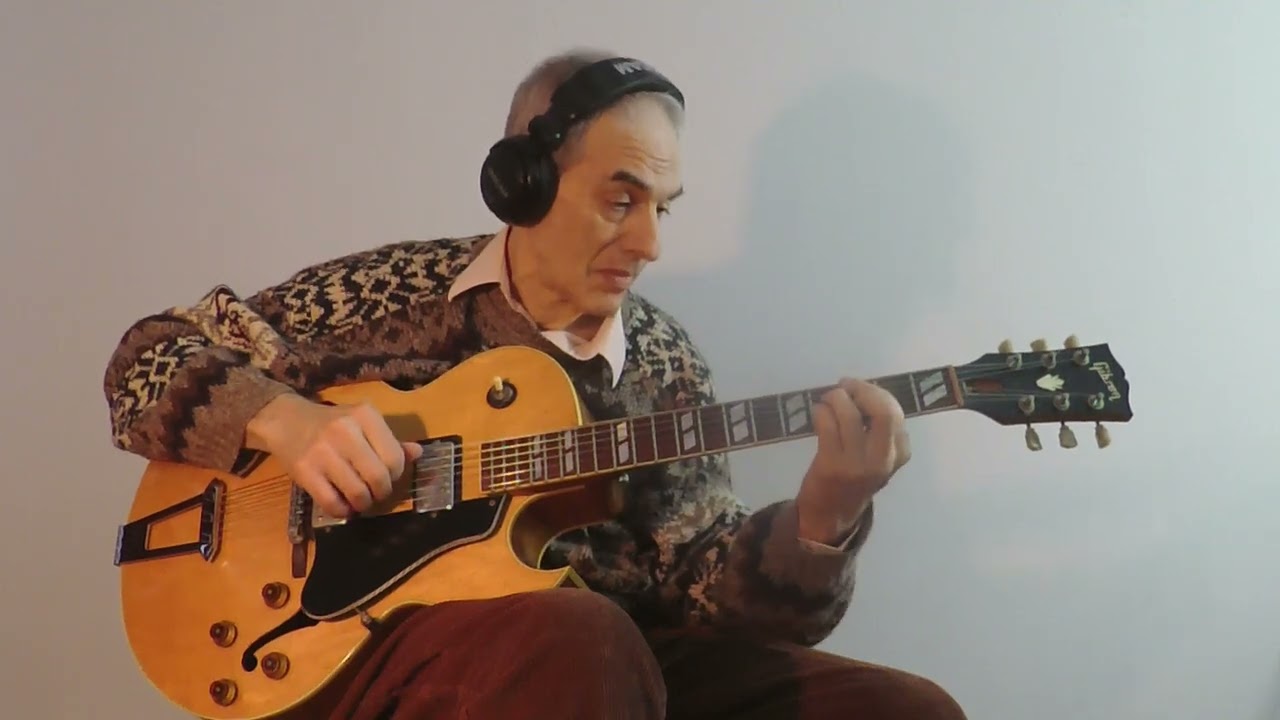 Mark Capon - Solo Guitar: Have Yourself A Merry Little Christmas
