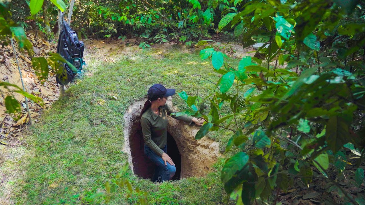 Building The most Secret Underground Baseman Home to Hide in the Jungle Alone