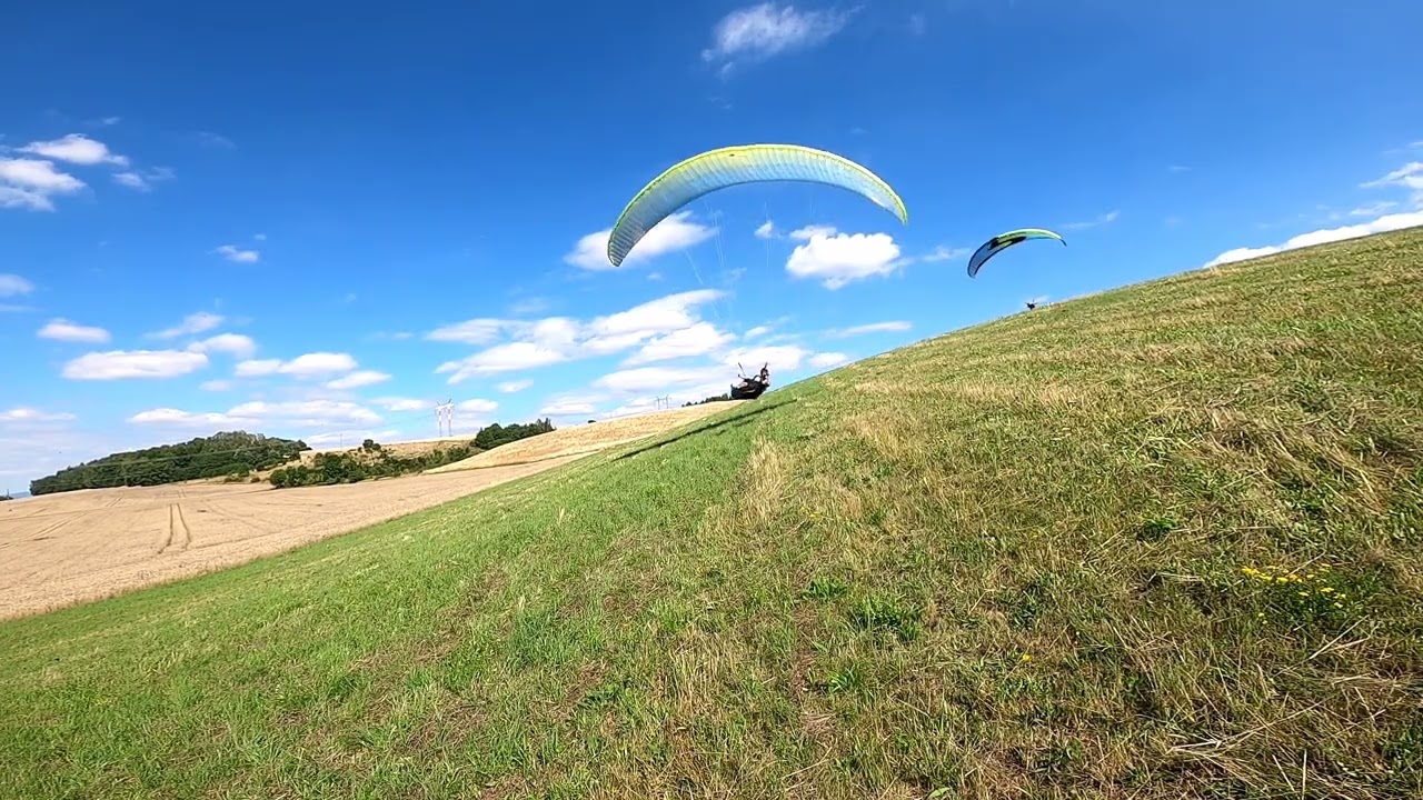 Paragliding- To nikde jinde nezažiješ. Poznáte co bylo příčinou havárie pilota na konci videa??