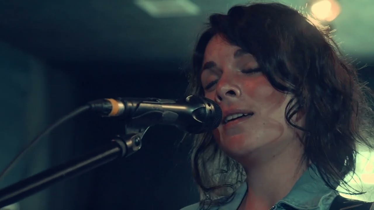 A Hundred Shades of Blue (Rodeos Live)