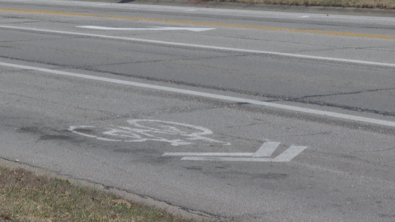 Cyclist killed by semi in downtown Omaha; advocates push for safety changes