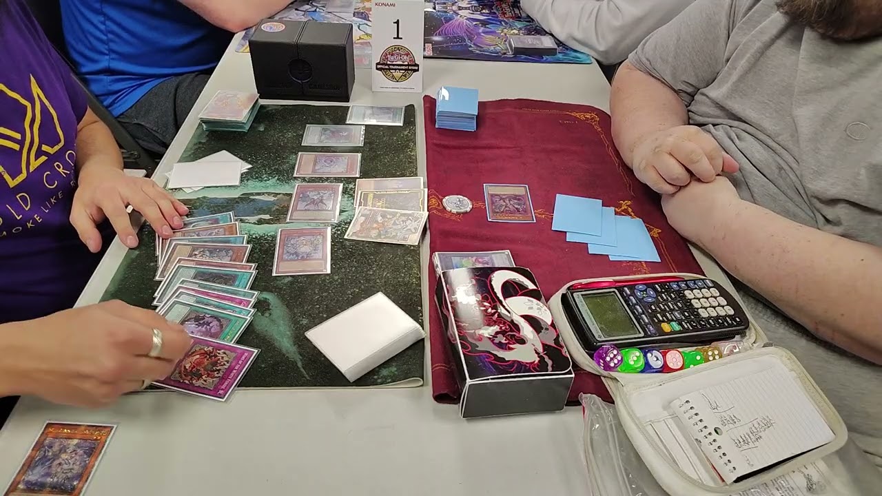 Турнир по кейсам Yu-Gi-Oh! Phantom Revenge, 3-й раунд: Белый Лес против Магистуса Дракотейла