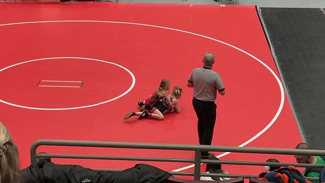 Look at these little wrestlers #amazing #wow #strength