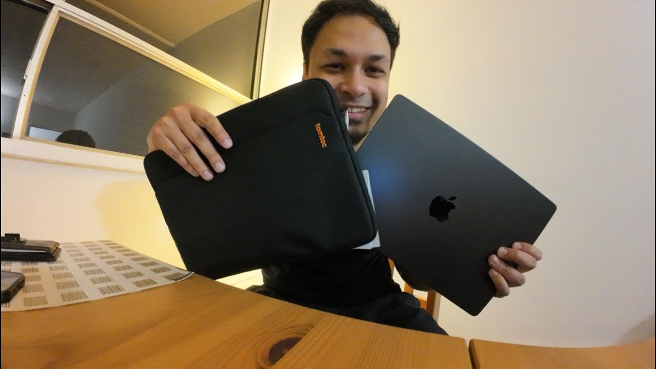 Best Laptop Sleeve for MacBook | What else can you fit? TomToc #accessories #mac #apple 
