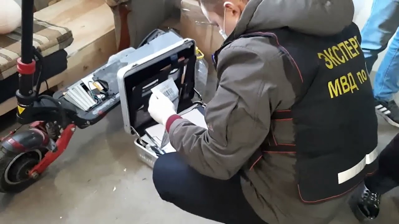 В Казани полицейские задержали семейную пару по подозрению в распространении наркотиков