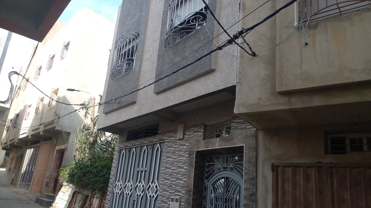 دار للبيع في مغوغة صغيرة ثمن مناسيب  60 مترو مصلوحة كاملة كراج وطبقة  0630298833