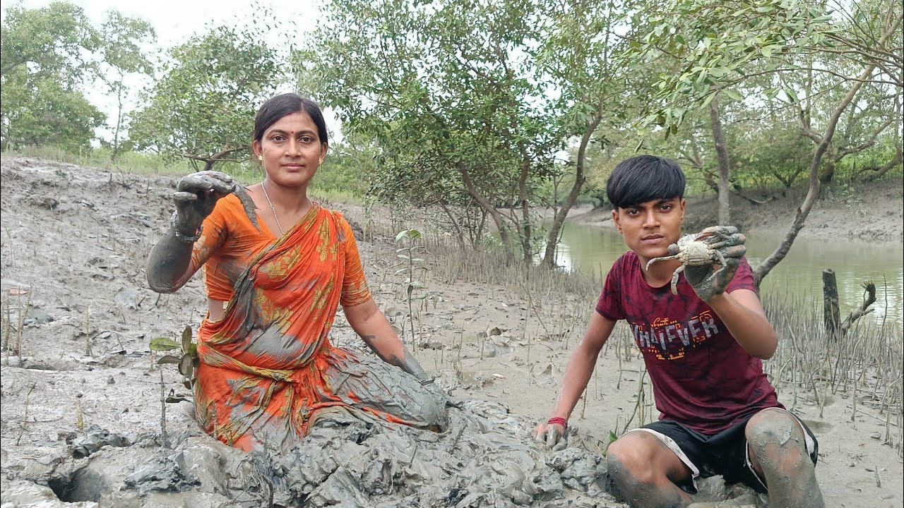 নদীর চরে খাদ খুঁড়ে বড় সাইজের কাঁকড়া ও গুলে মাছ ধরলাম || Nandita Sundarban life