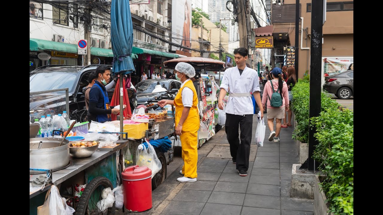 [4K] Bangkok local life and street vibes along Soi Sukhumvit 22