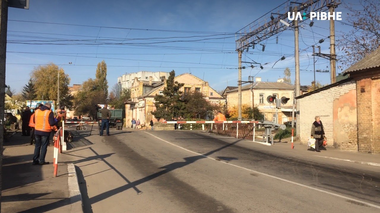 Рух перекрито: на залізничному переїзді по вулиці Пересопницькій почався ремонт