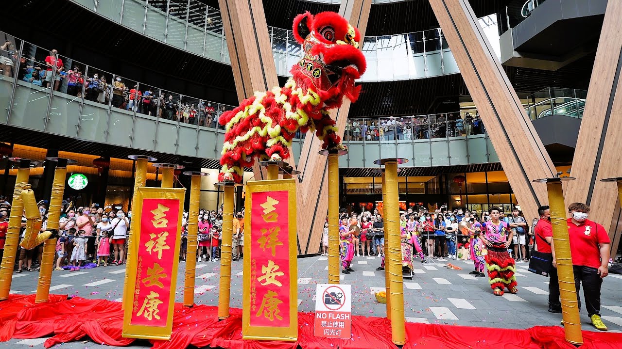 LalaPort Acrobatic Lion Dance  ~ Malaysia Lion Dance ~ Xuan Long Lion Dance 玄龙 ~ CNY 2023