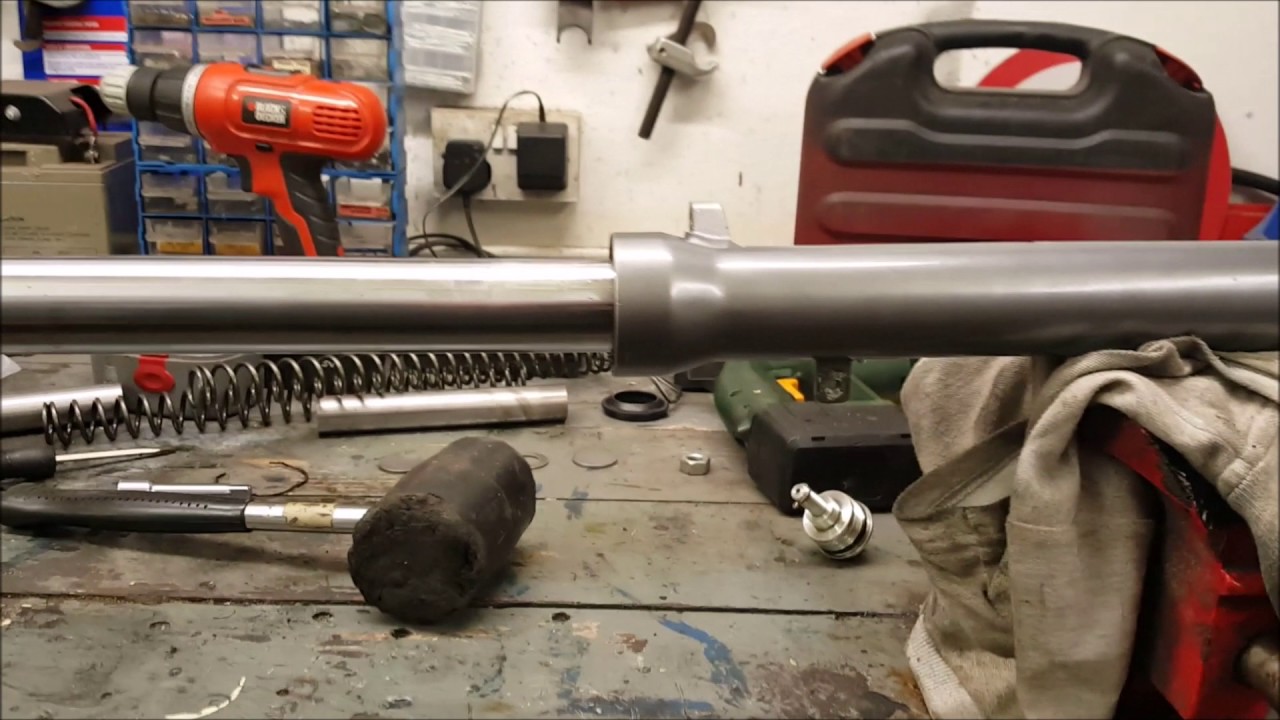 Suzuki GS500E Changing the fork seals. Fork damper removal tool