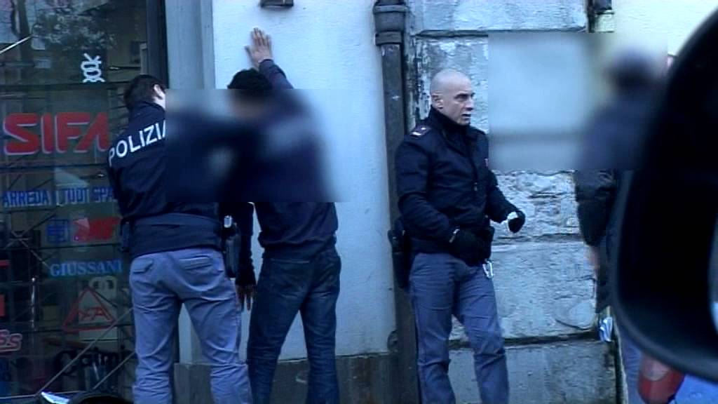Lucca, blitz della polizia alla stazione