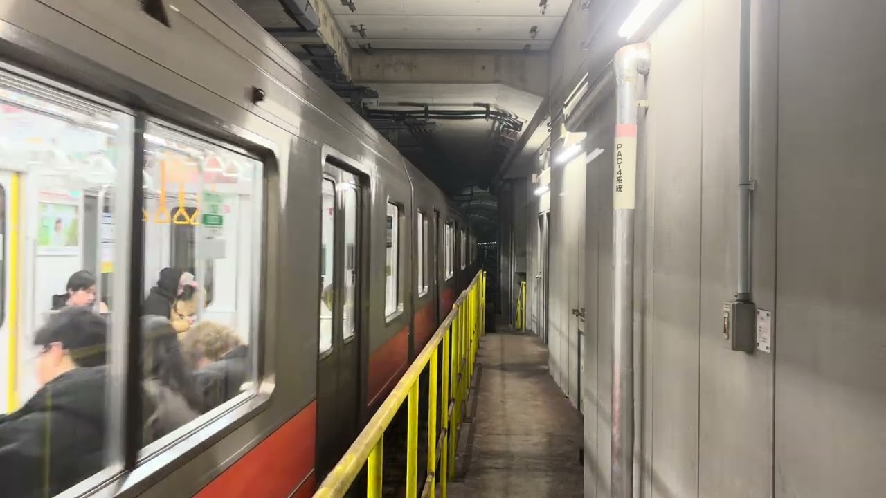 京都市営地下鉄東西線50系第15編成　折り返し六地蔵行き　太秦天神川駅　到着