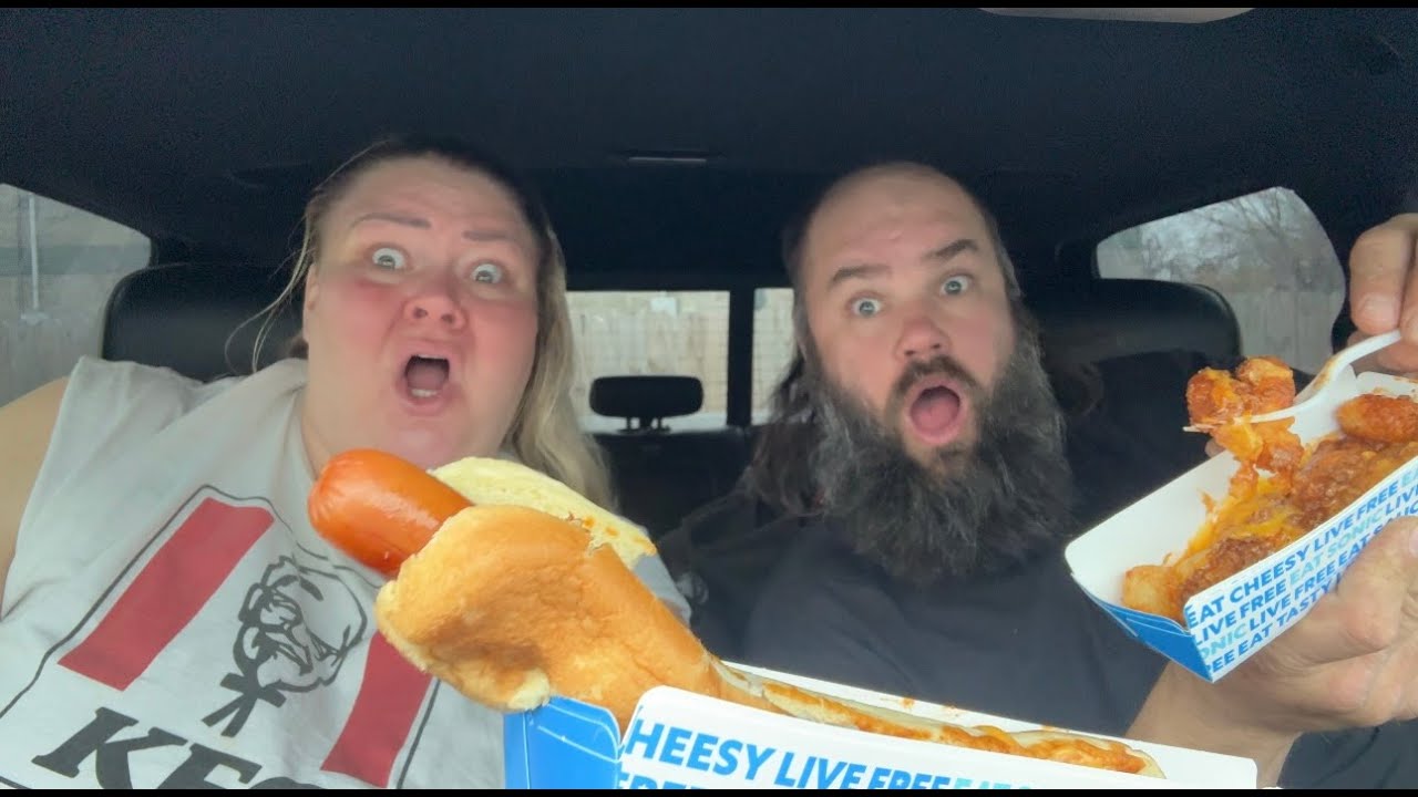 Chili Cheese Coney with my baby Darryl (Mukbang)