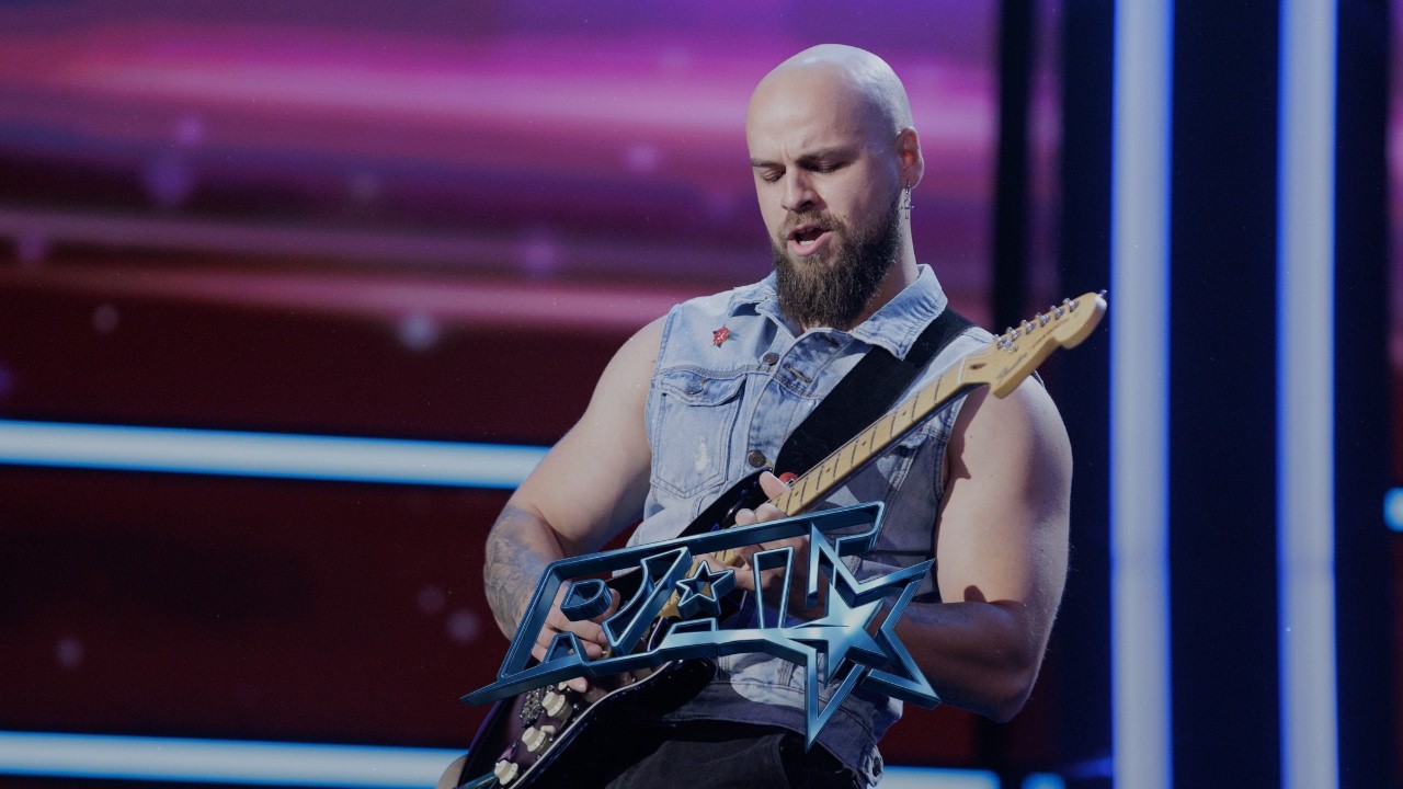 Sergiu Onișor a cântat manele și sârbă la chitara electrică | Românii Au Talent S16