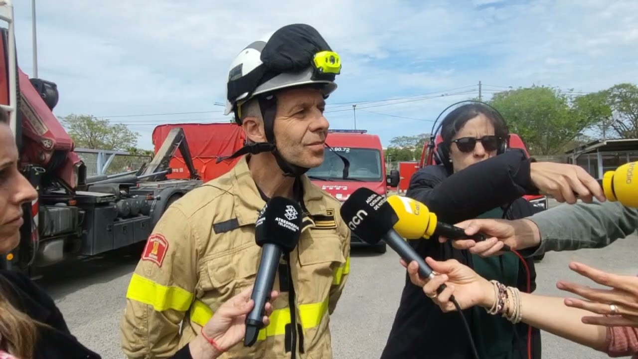 Els Bombers preveuen extingir l'incendi en les pròximes hores