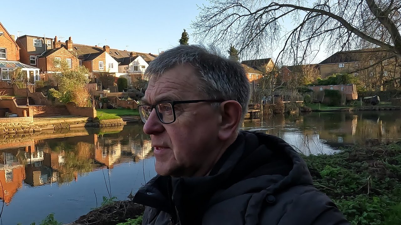 WALK INTO READING BESIDE THE RIVER KENNET(#156)