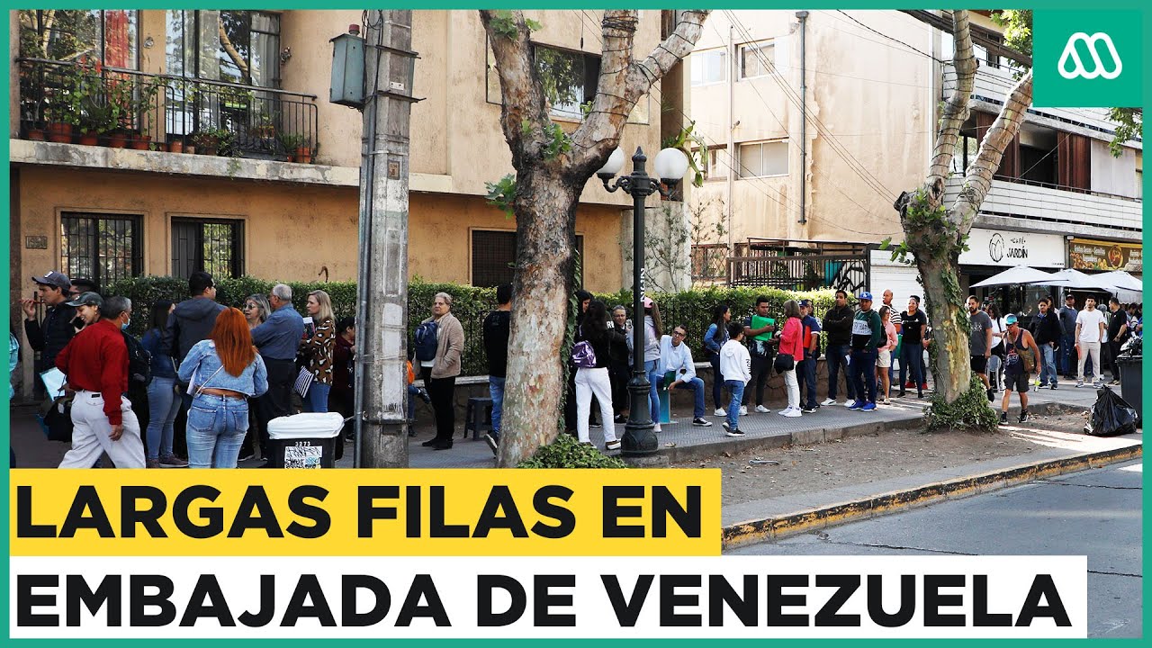 Largas filas en embajada de Venezuela por entrega de pasaportes y renovaciones de permisos