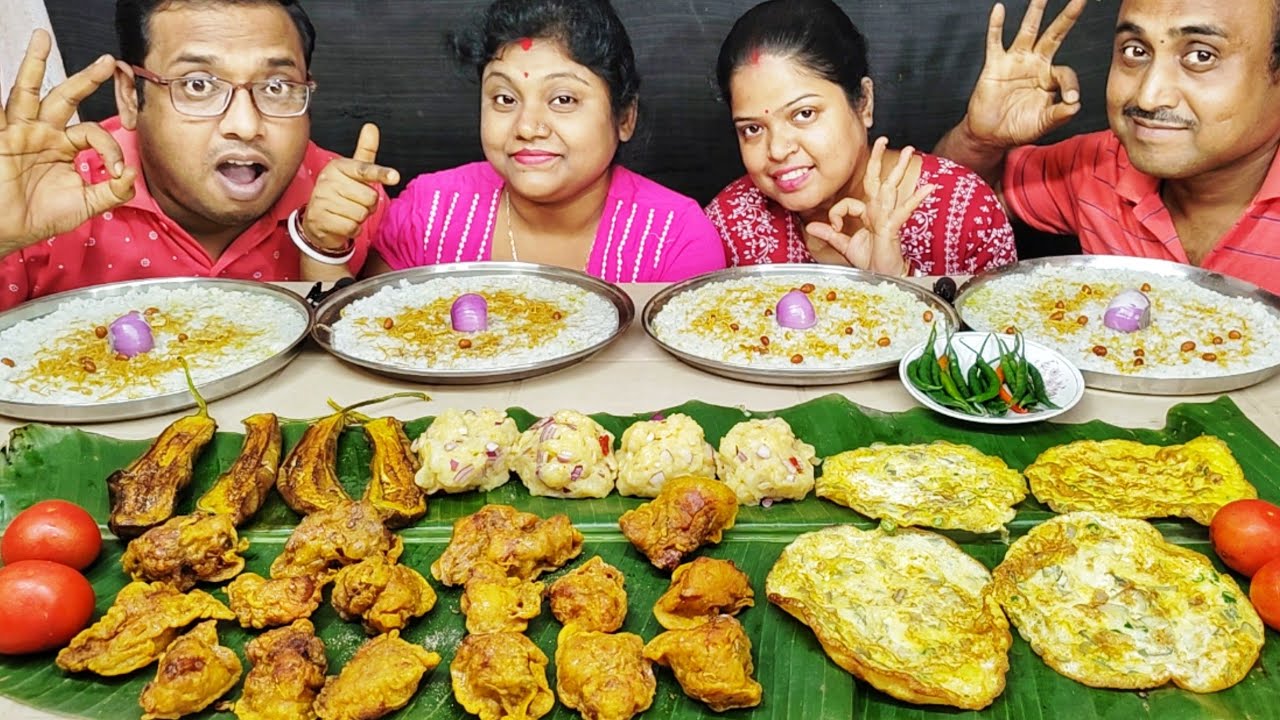 CHICKEN PAKORA PANTA BHAT EGG OMELETTE ALOO VARTA EATING CHALLENGE // food family & more 